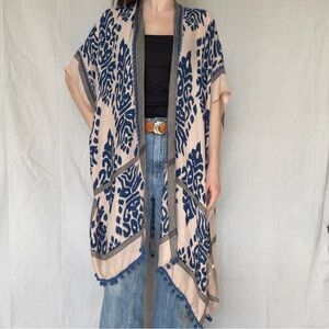 Blue and Cream Patterned Flowy Kimono